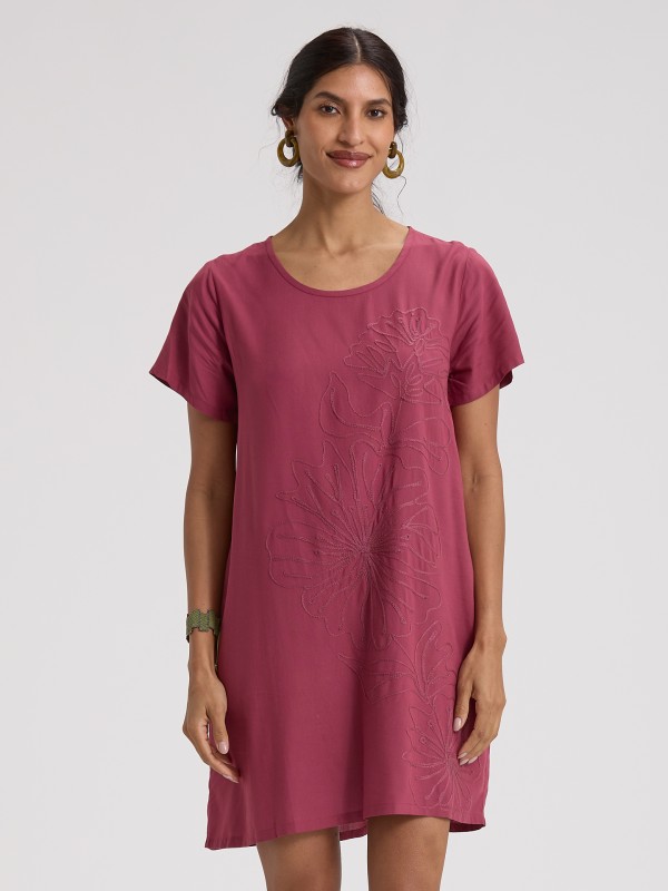 Vestido Curto com Bordados Florais Vestido Curto com Bordados Florais