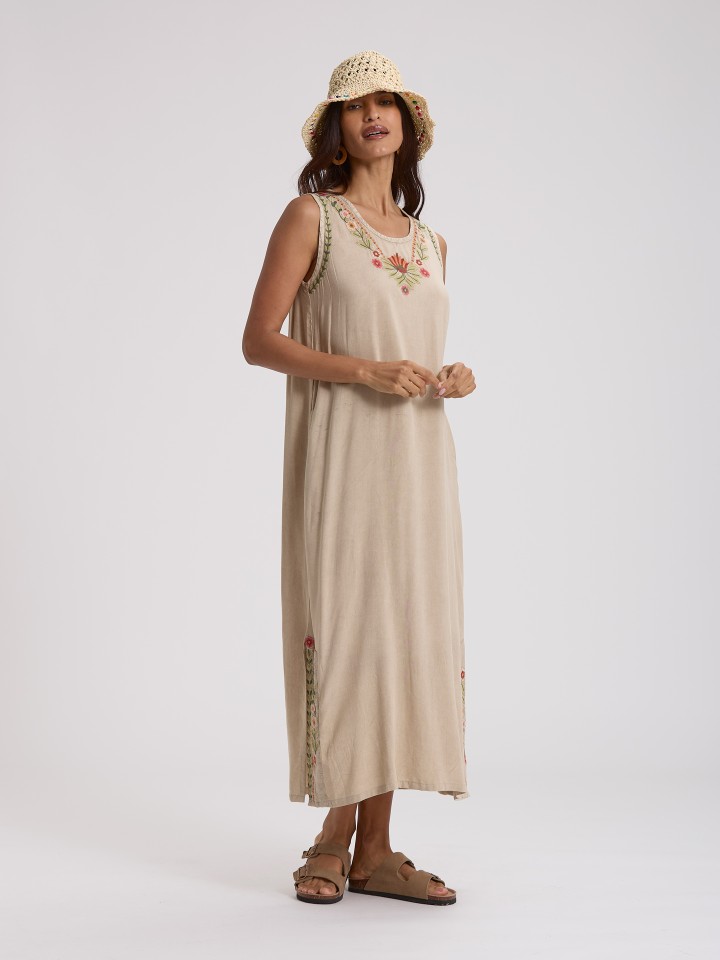 Vestido Midi Bordado