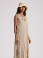 Vestido Midi Bordado