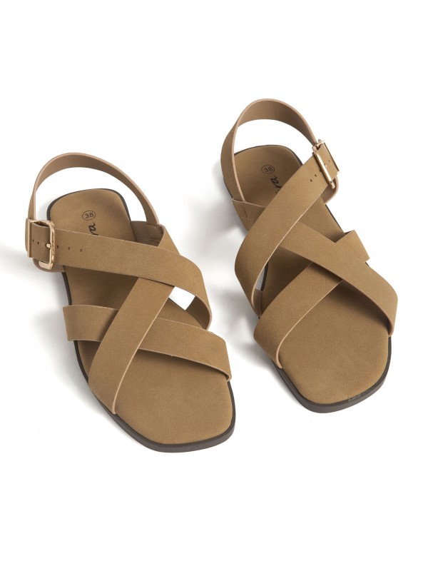 Sandalias Rasas com Tiras Cruzadas