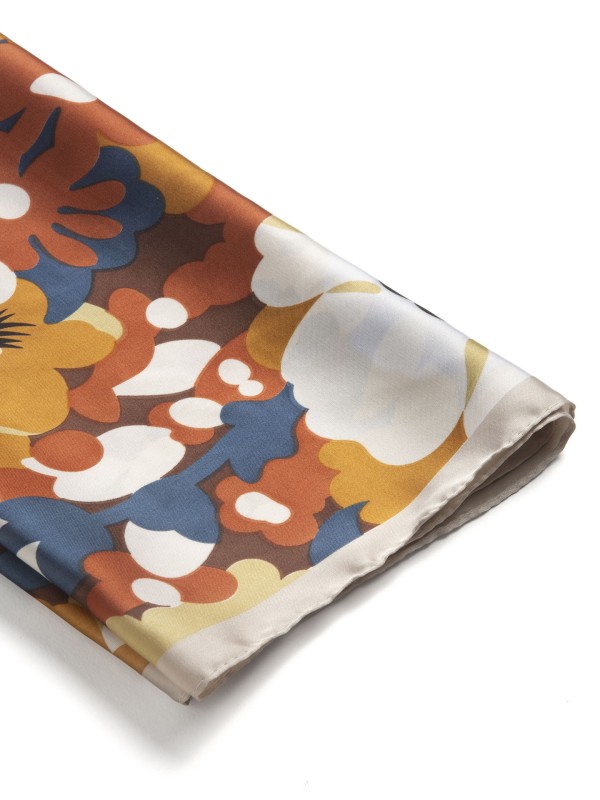 Lenco de Pescoco com Estampado Floral Lenco de Pescoco com Estampado Floral