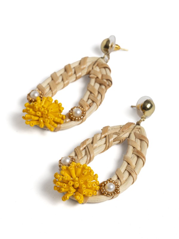 Brincos Pendentes com Detalhes de Missangas