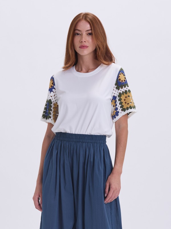 T-shirt com Crochet
