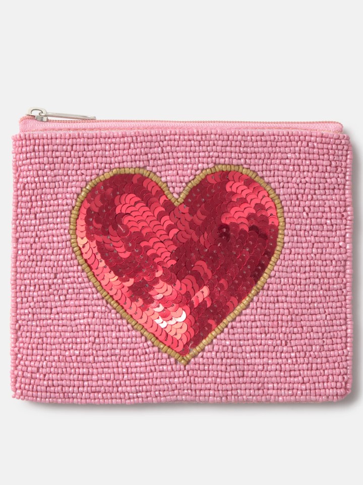 Bolsa coracao com missangas
