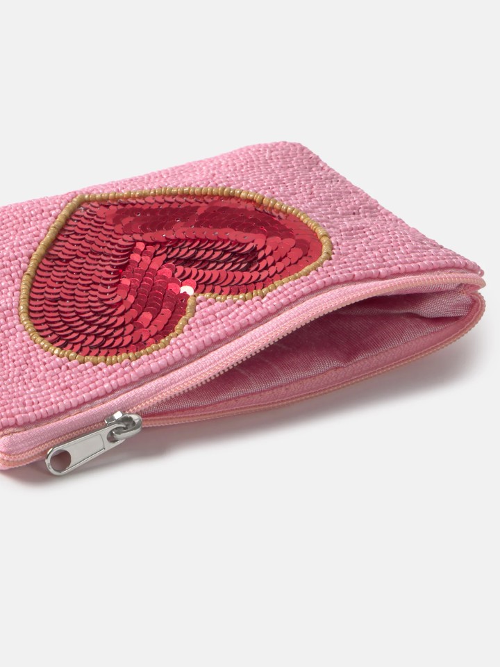 Bolsa coracao com missangas