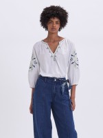 Blusa em Algodao Bordada