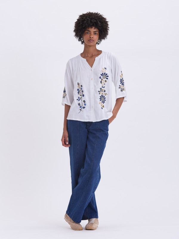 Blusa Plissada com Bordados