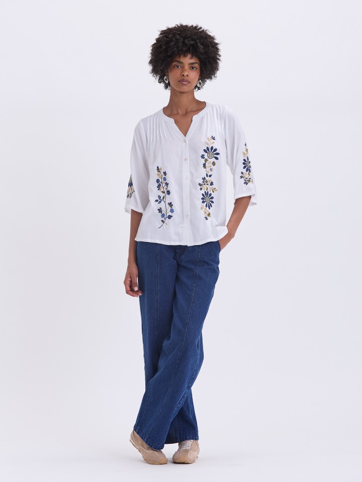 Blusa Plissada com Bordados