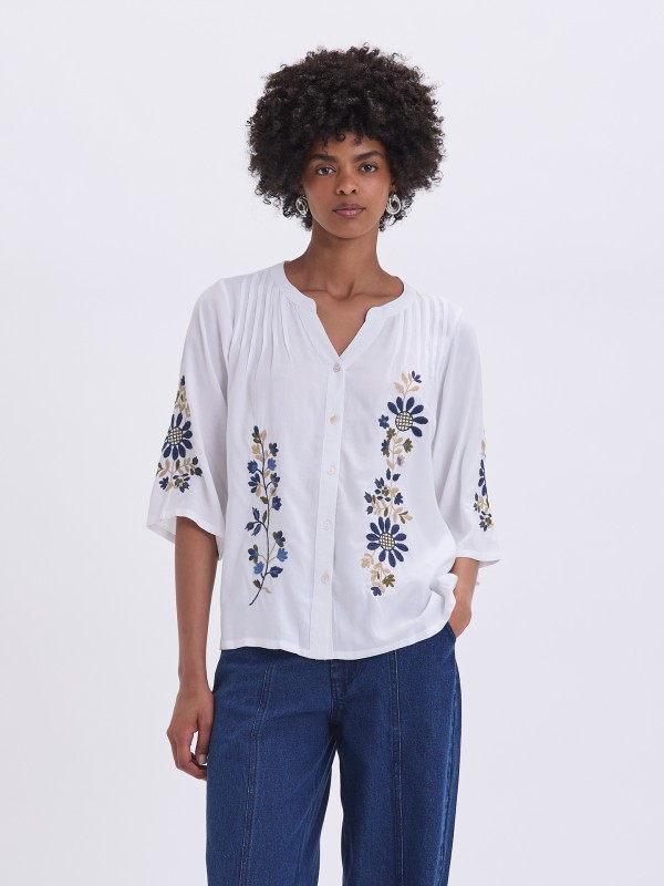 Blusa Plissada com Bordados