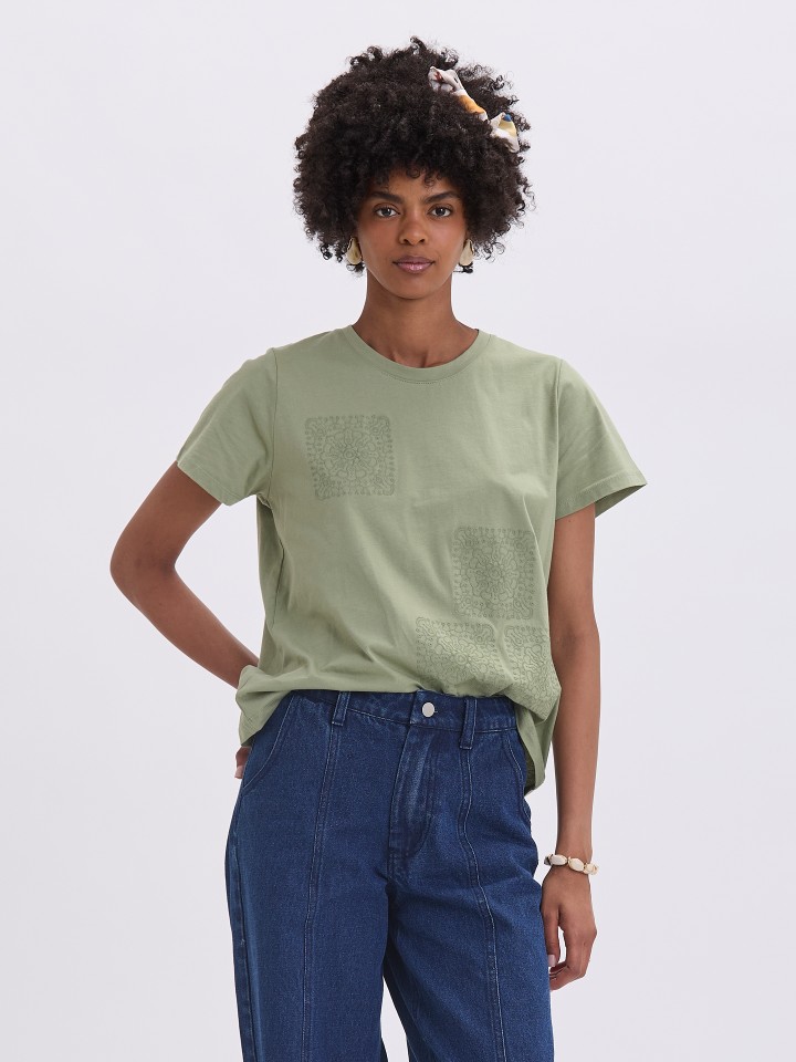 T-shirt Com Bordado